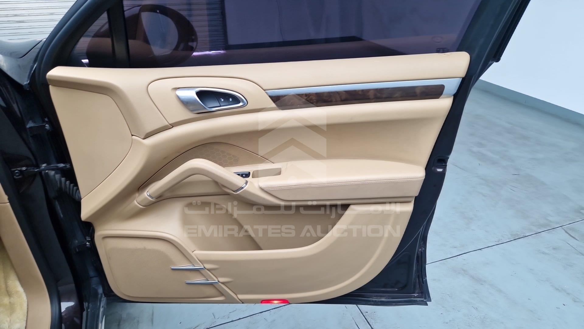 2016 PORSCHE CAYENNE VIN: WP1ZZZ92ZGKA13713