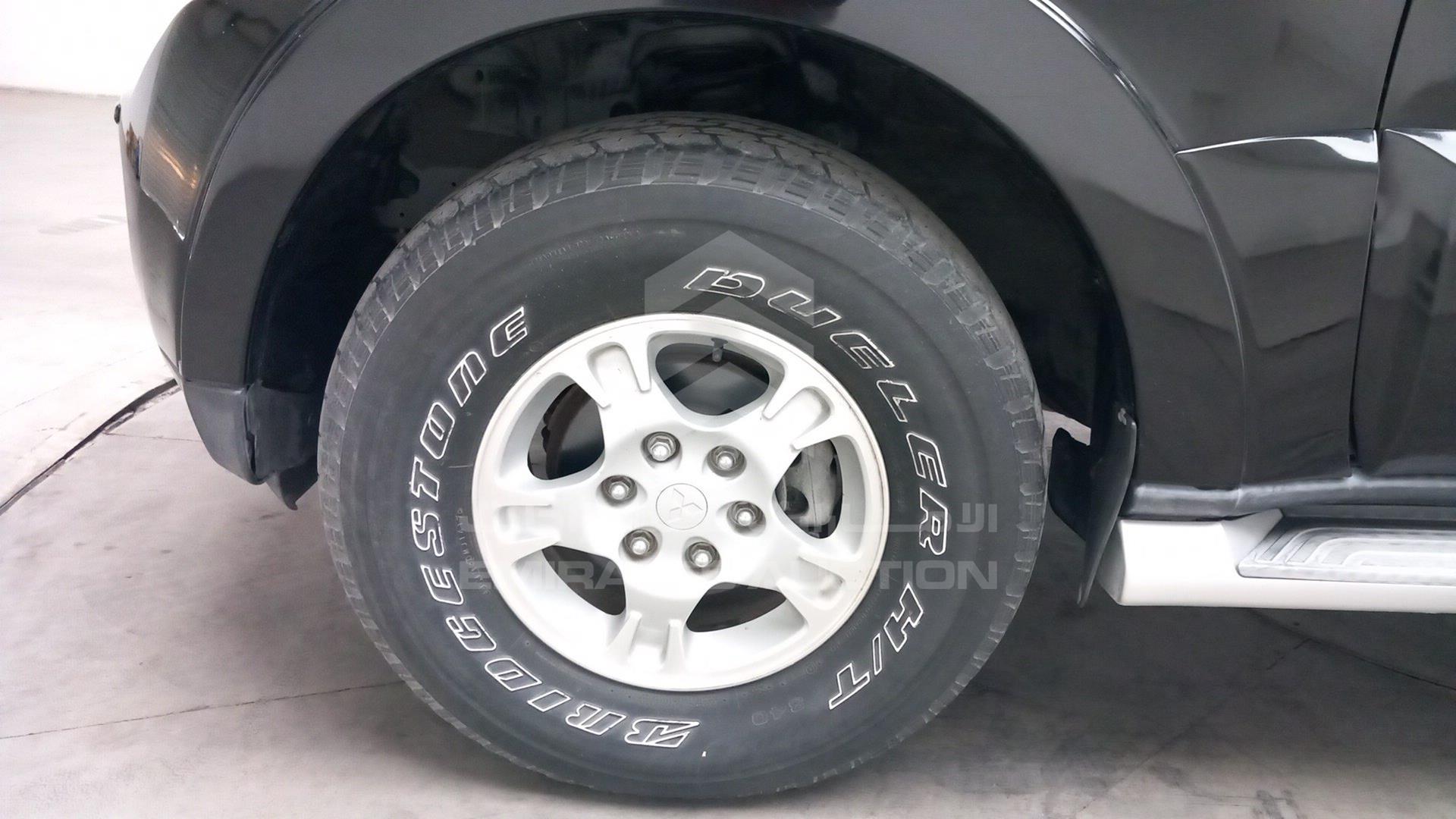 2009 MITSUBISHI PAJERO VIN: JMYMRV83W9J707496