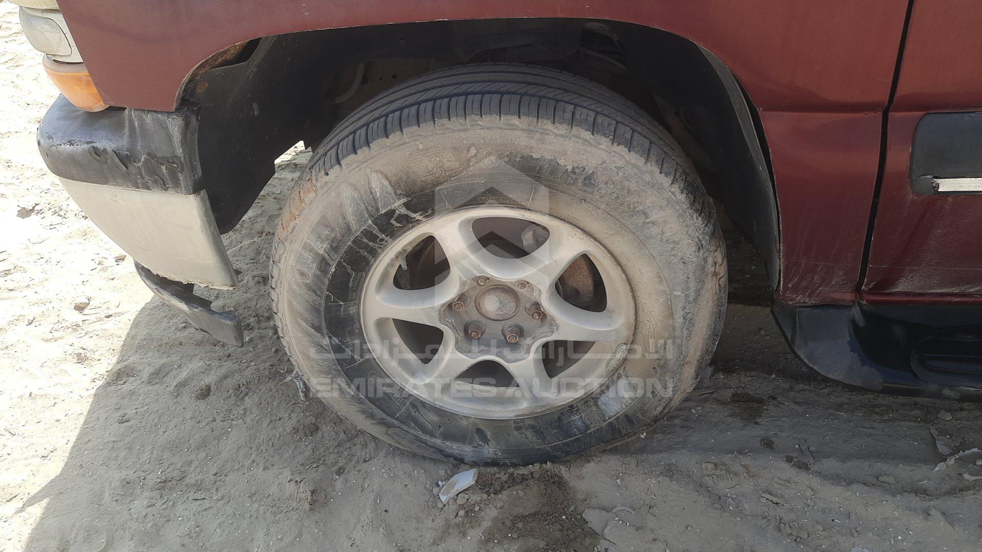 2002 CHEVROLET TAHOE VIN: 1GNEK13Z52R130636