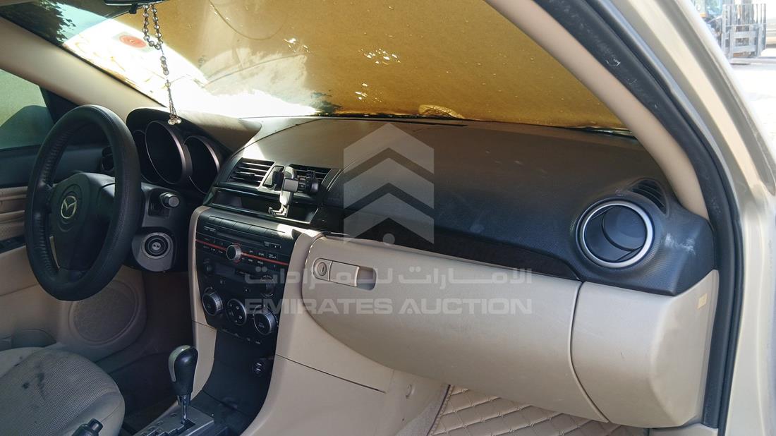 مازدا 3 2009 — زاوية واجهة الراكب الأمامي الأيمن — صورة 23