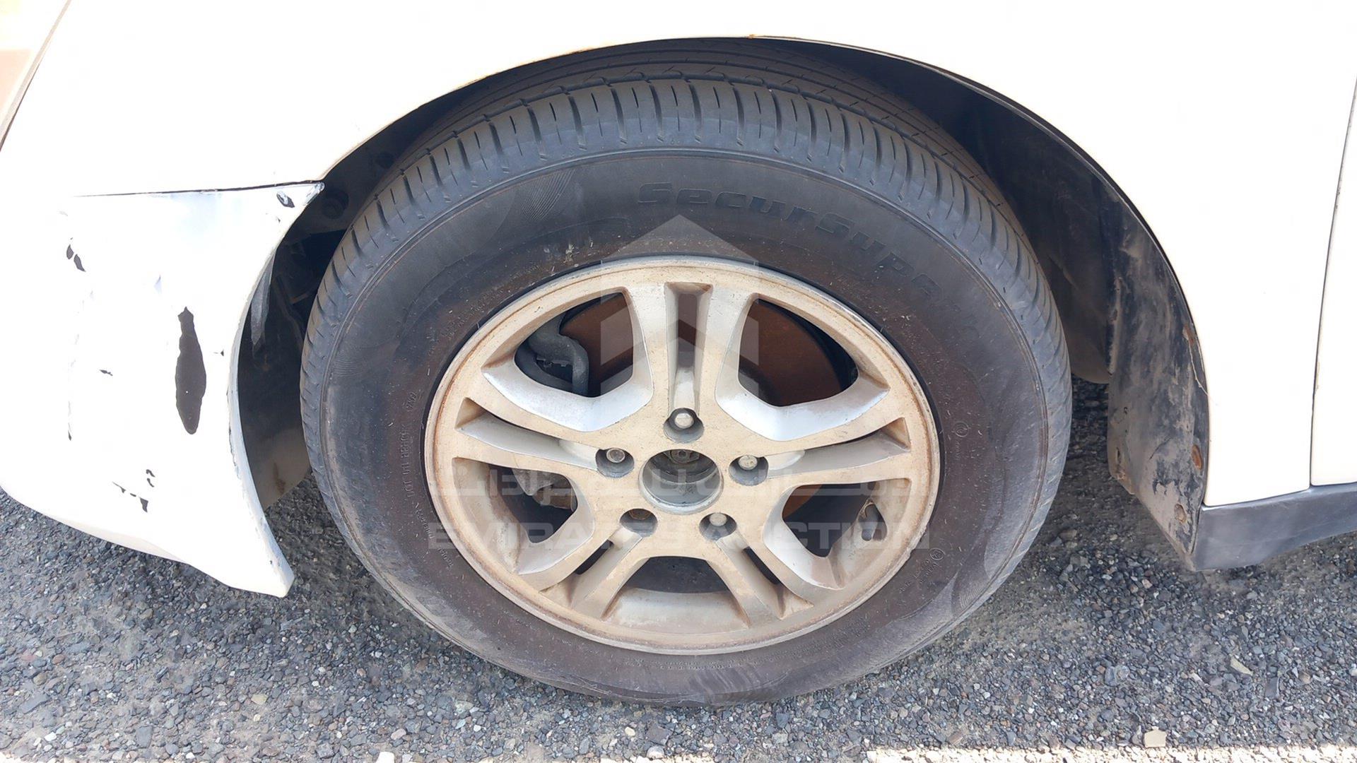 2005 HONDA ACCORD VIN: JHMCM56565C400442