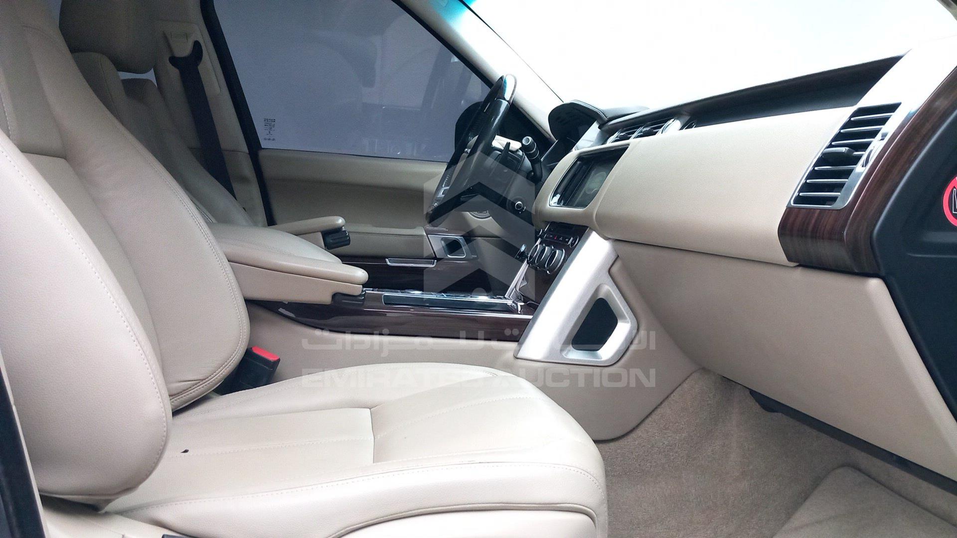 2015 RANGE ROVER VOGUE VIN: SALGA2DF3FA220010
