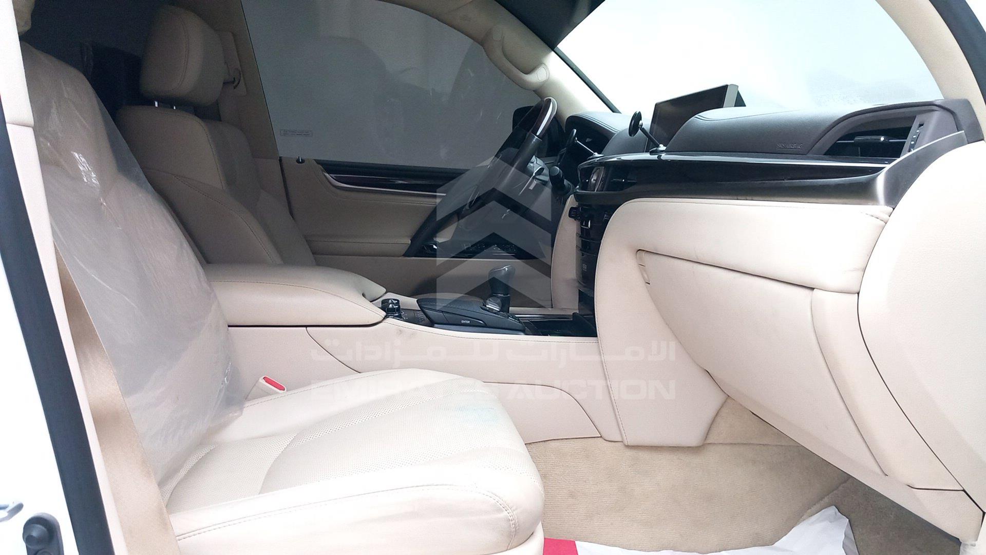 2016 LEXUS LX 570 VIN: JTJHY00WXG4203252