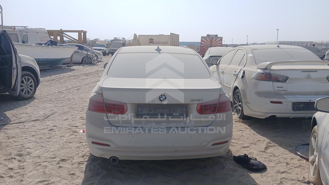 بي ام دبليو 318i 2018 — الزاوية الخلفية — صورة 7