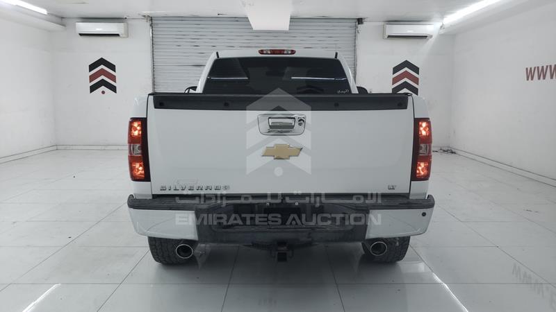 VIN: 1GCNK9E04CZ330267 Auction: EmiratesAuction Lot: 345598 1GCNK9E04CZ330267 Chevrolet Silverado 2012 WHITE Photo 7