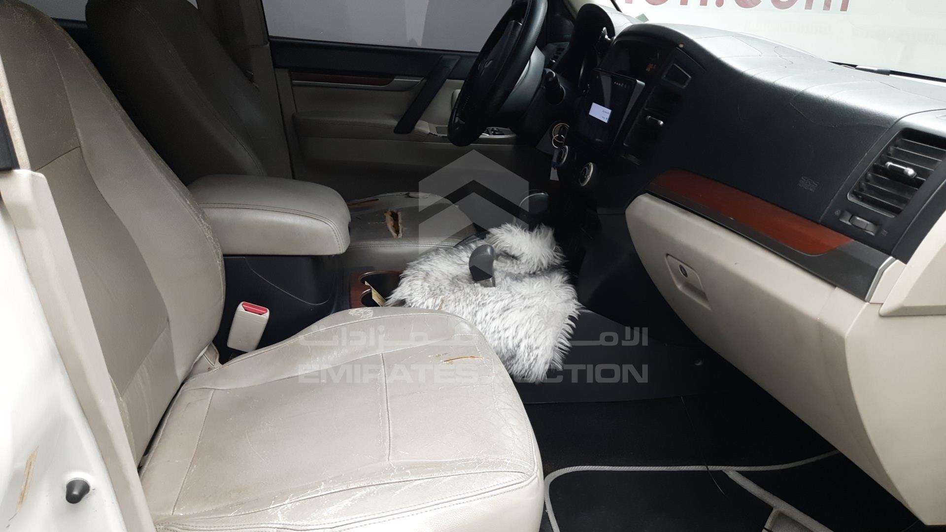 2008 MITSUBISHI PAJERO VIN: JMYLRV93W8J728895