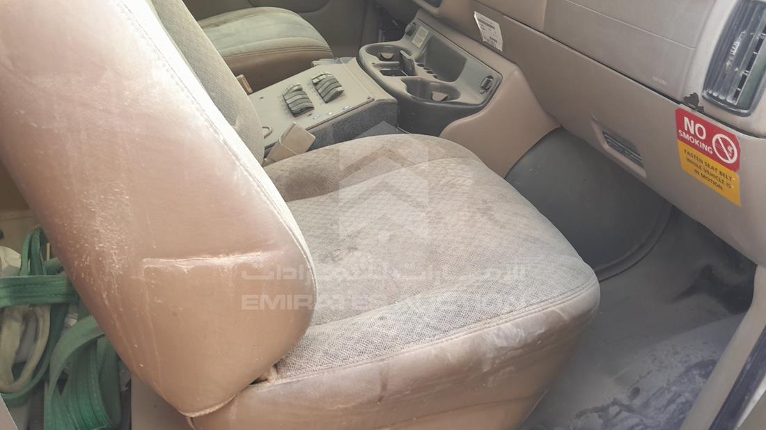 2000 GMC 2500 — Front Right Passenger Seat View — Photo 21