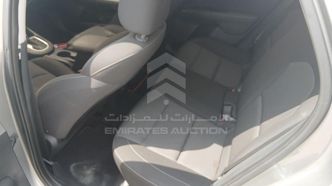 كيا سيراتو 2023 — زاوية الراكب الخلفي اليسرى — صورة 19