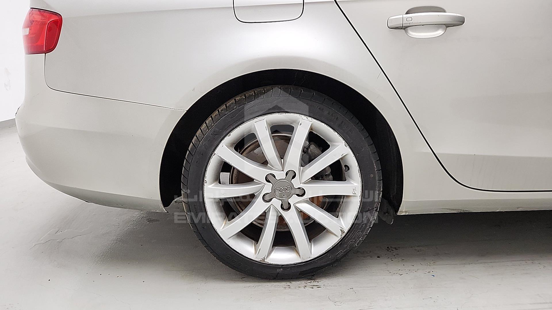 2015 AUDI A4 VIN: WAUACCFL2FN012075