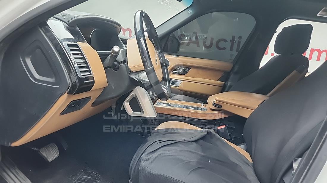 رنج روفر اتش اس إى 2018 — زاوية السائق الأمامية اليسرى — صورة 16