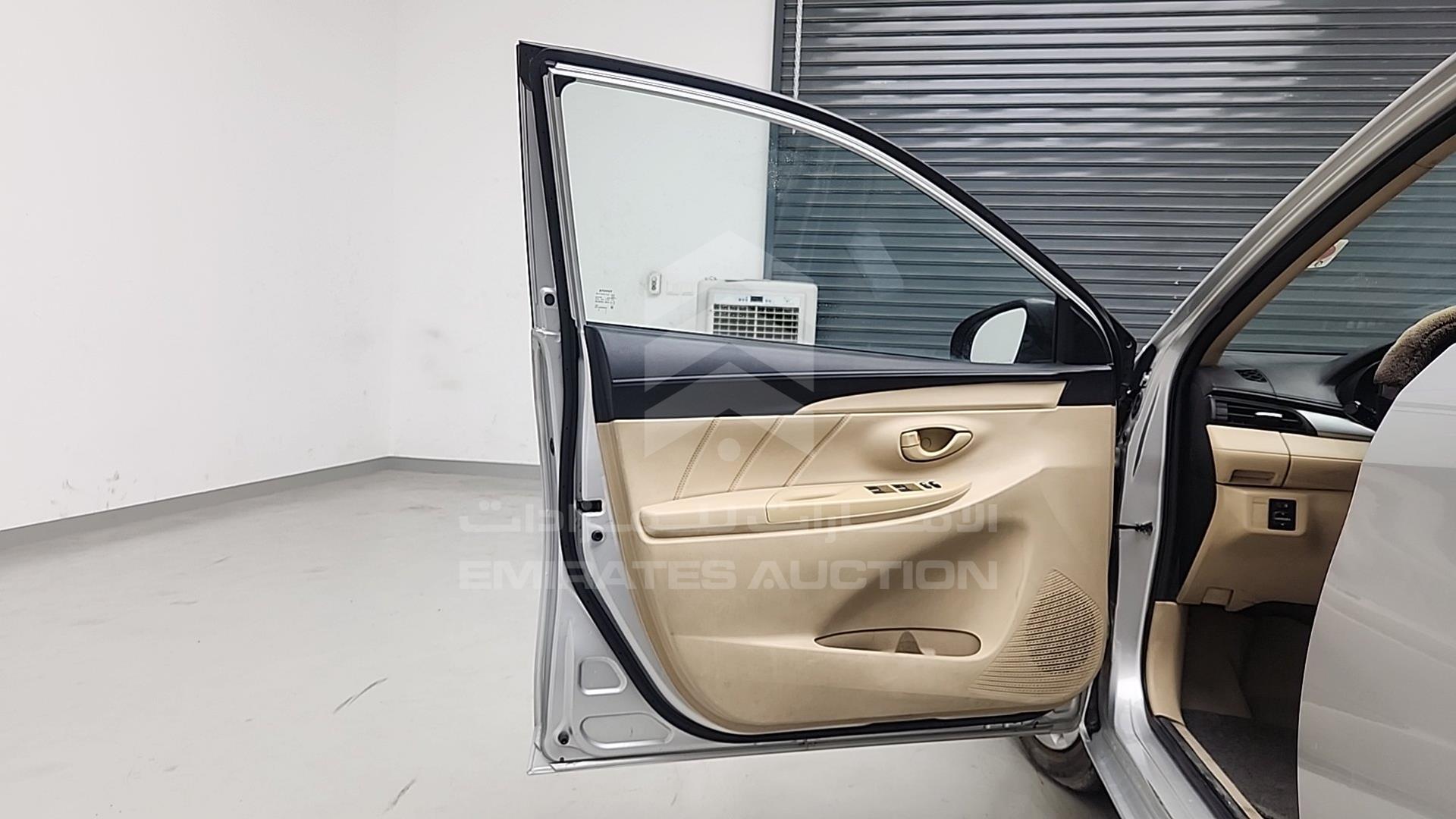 2015 TOYOTA YARIS VIN: MHFBT9F37F6037305