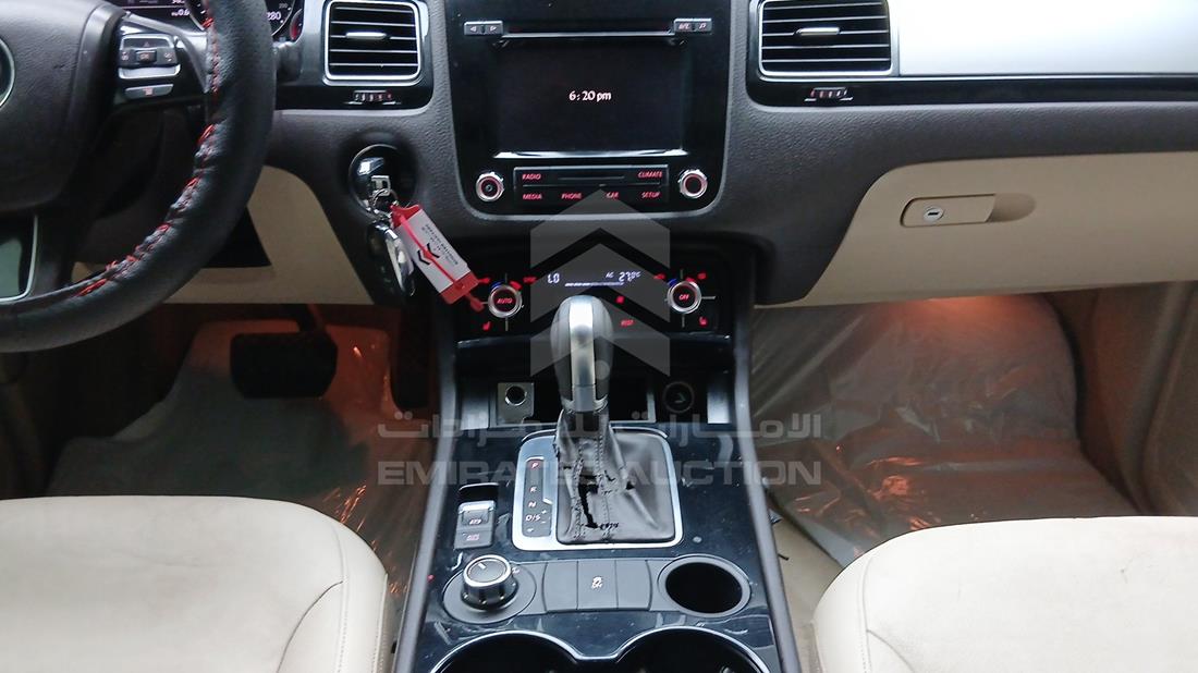 2014 Volkswagen Touareg — Gear View — Photo 19