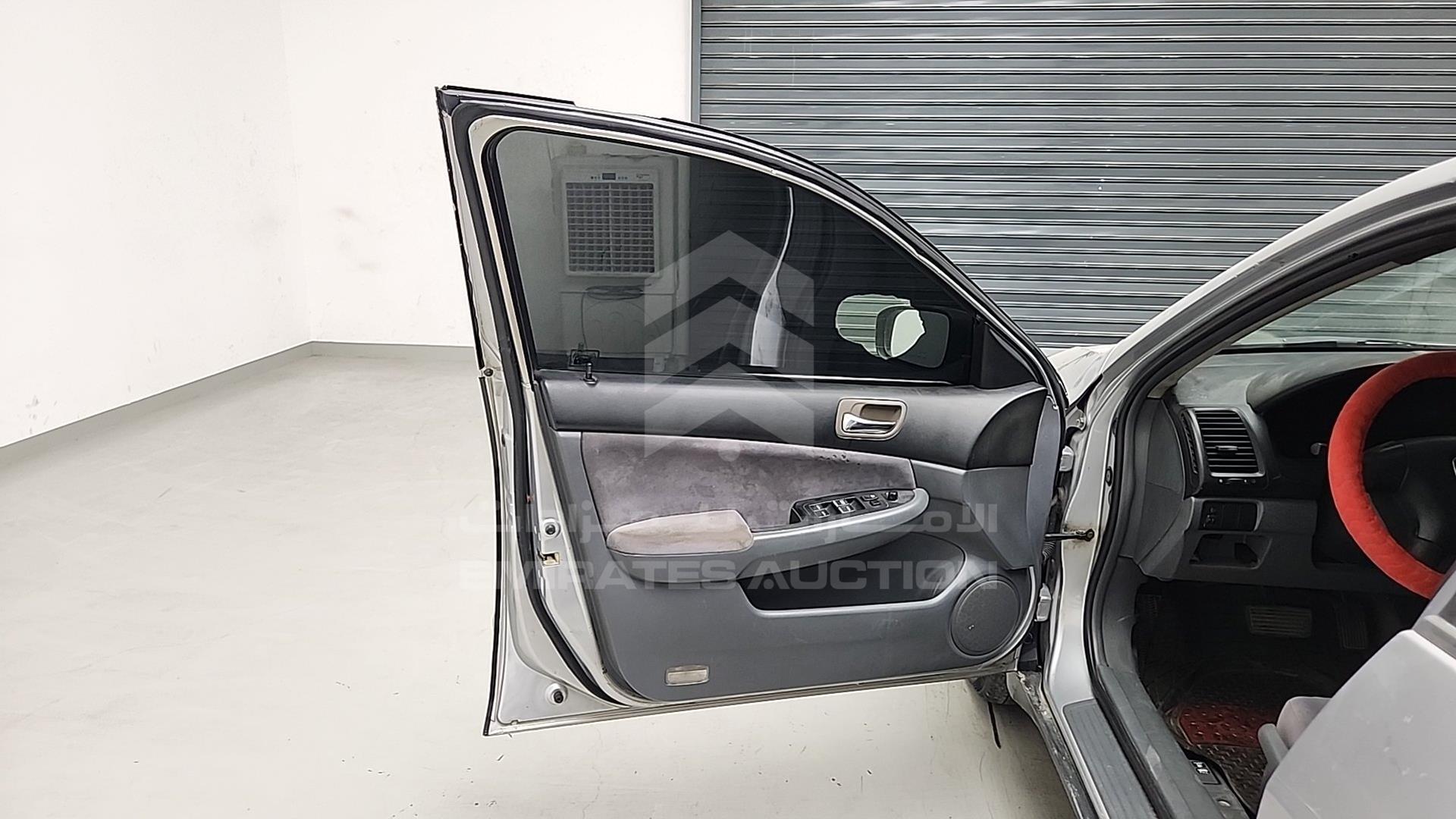 2004 HONDA ACCORD VIN: JHMCM56534C409582
