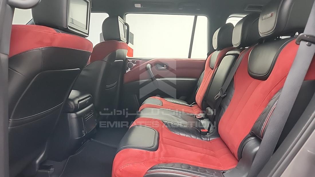 نيسان باترول نيسمو 2021 — زاوية الراكب الخلفي اليسرى — صورة 24