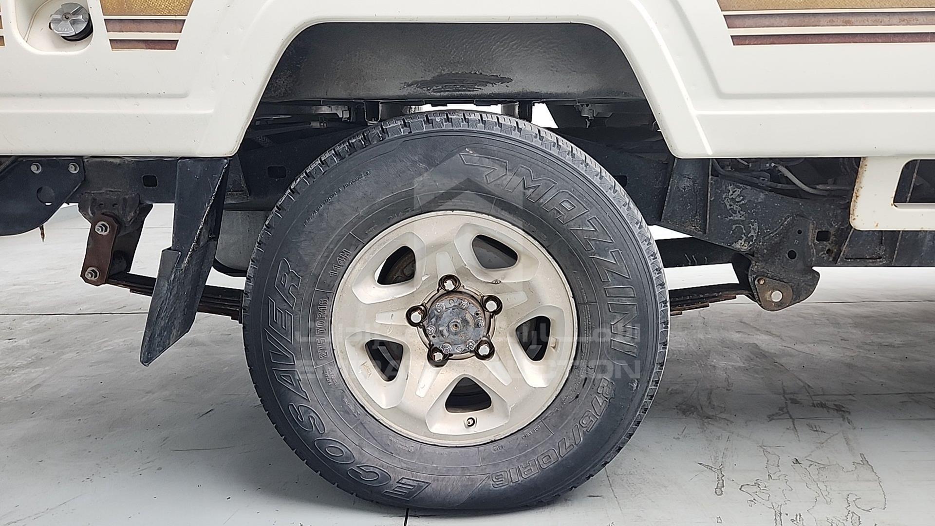 2012 TOYOTA LAND CRUISER VIN: JTFLU73J3C4522897
