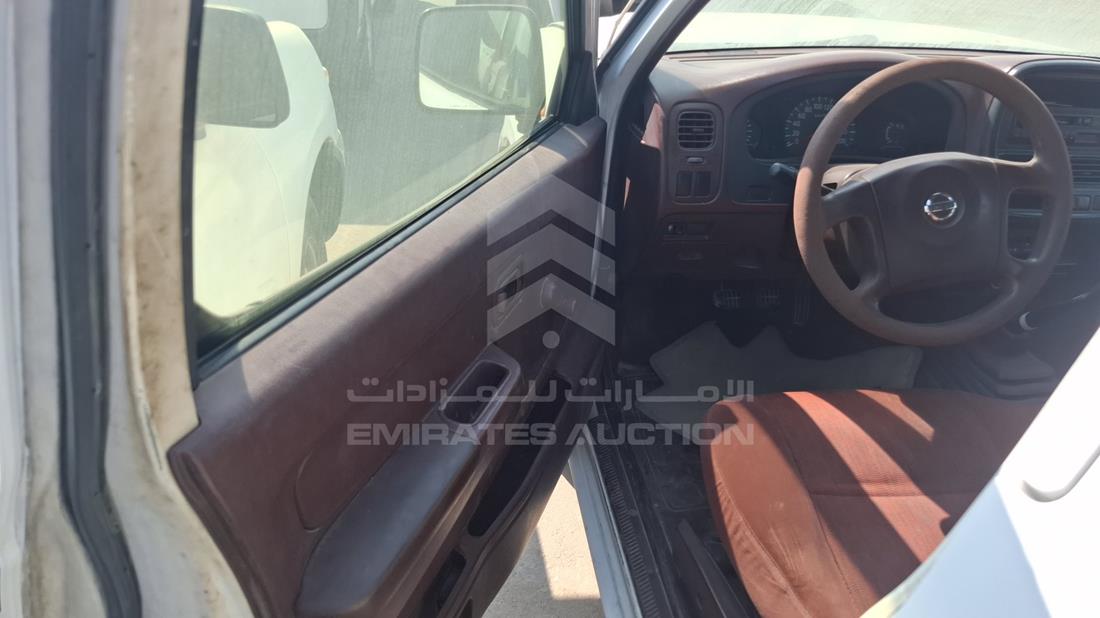 2009 Nissan Pick up D/C — Front Left Door — Photo 10