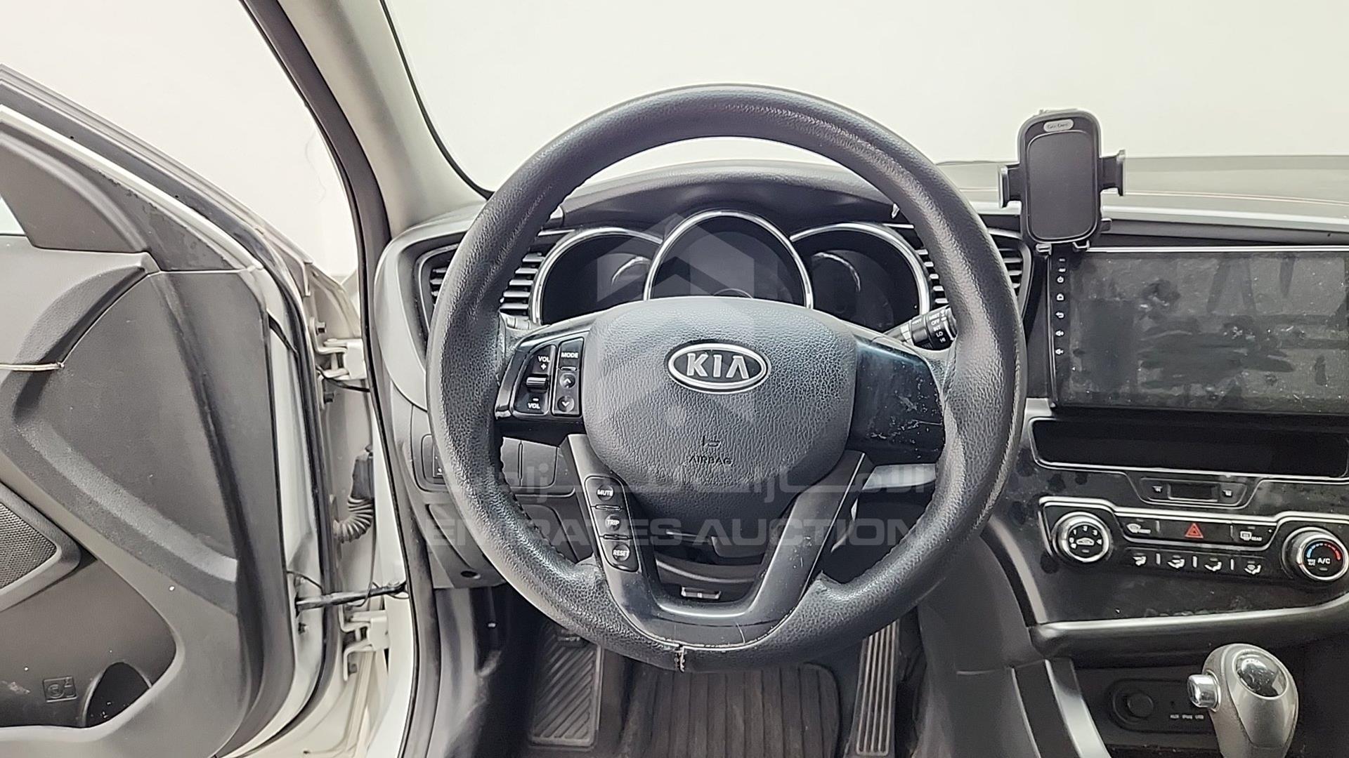 2011 KIA K5 VIN: KNAGN415BBA150063