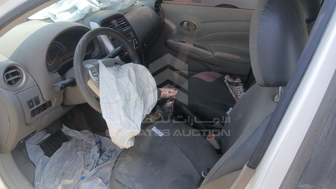 نيسان صني 2022 — زاوية السائق الأمامية اليسرى — صورة 11