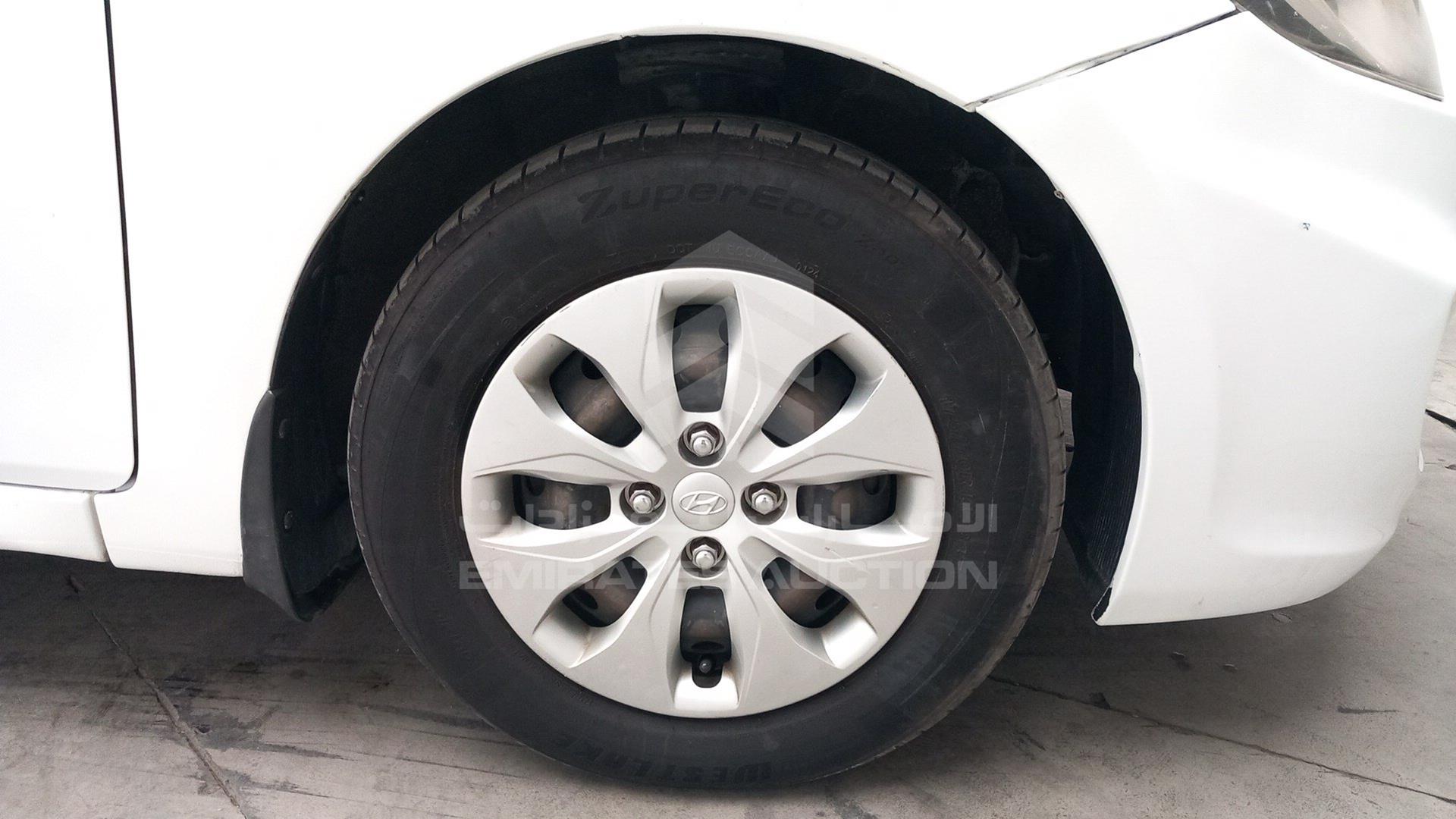 2015 HYUNDAI ACCENT VIN: KMHCT41BXFU710449