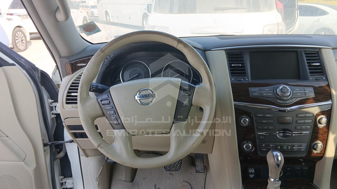 نيسان باترول 2019 — التحكمات في عجلة القيادة — صورة 13