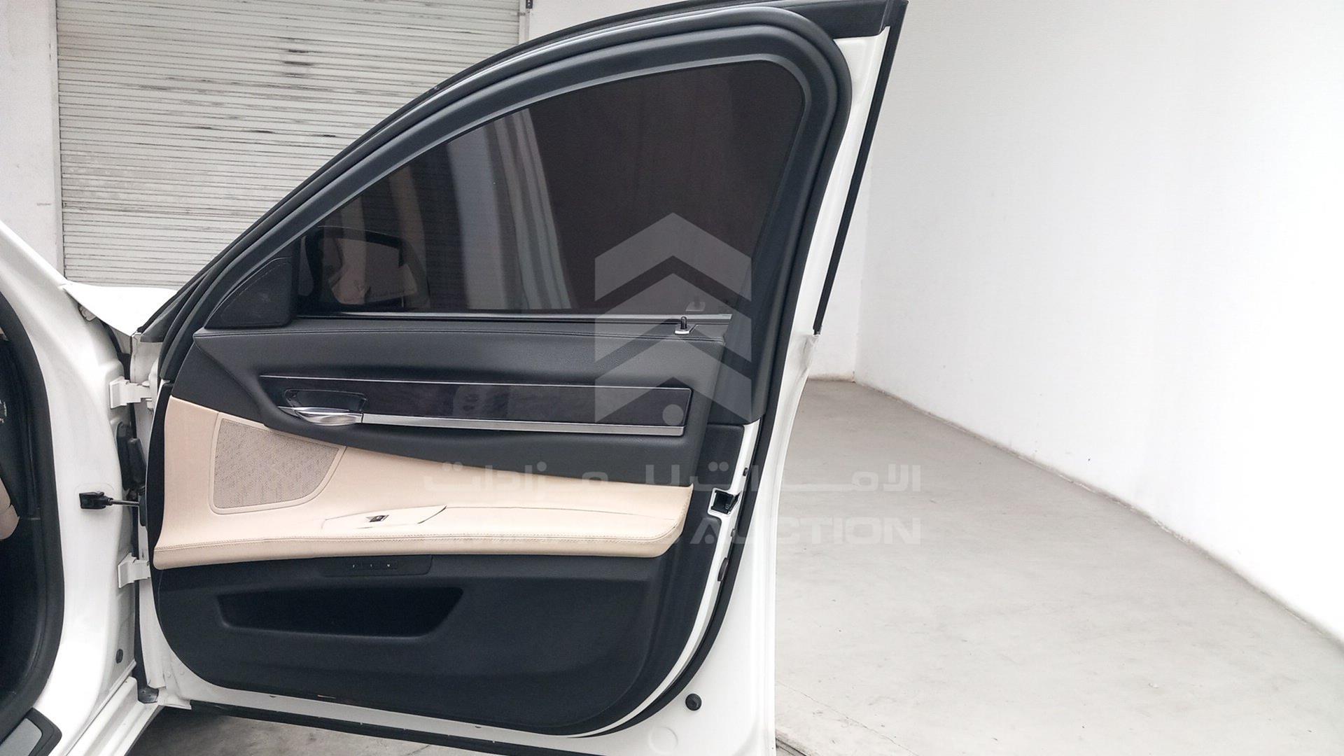 2009 BMW 740 IL VIN: WBAKB410X9CY46332