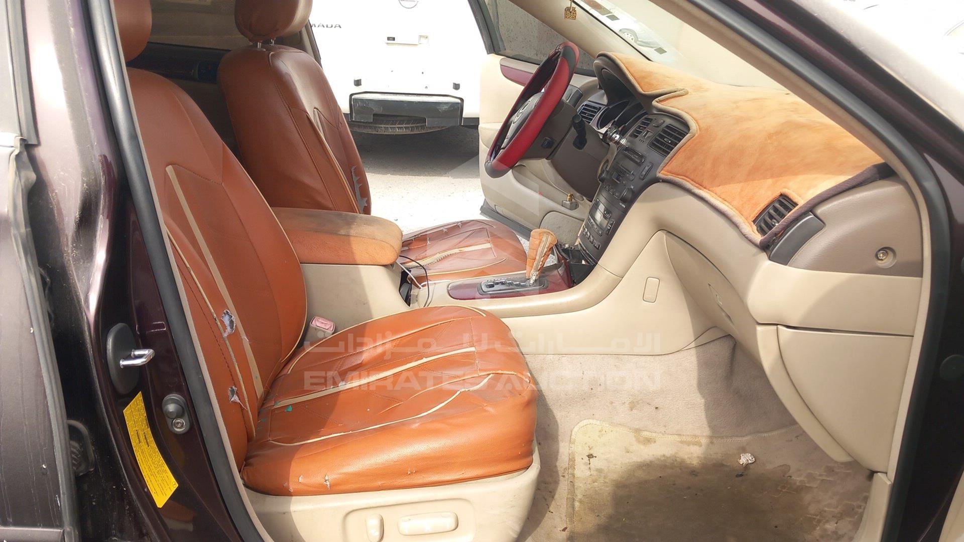 2004 LEXUS ES 330 VIN: JTHBA30G045004903
