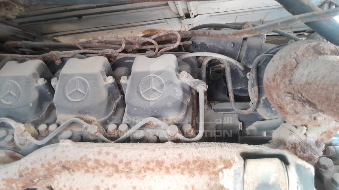2006 Mercedes Truck — Engine Bay — Photo 25