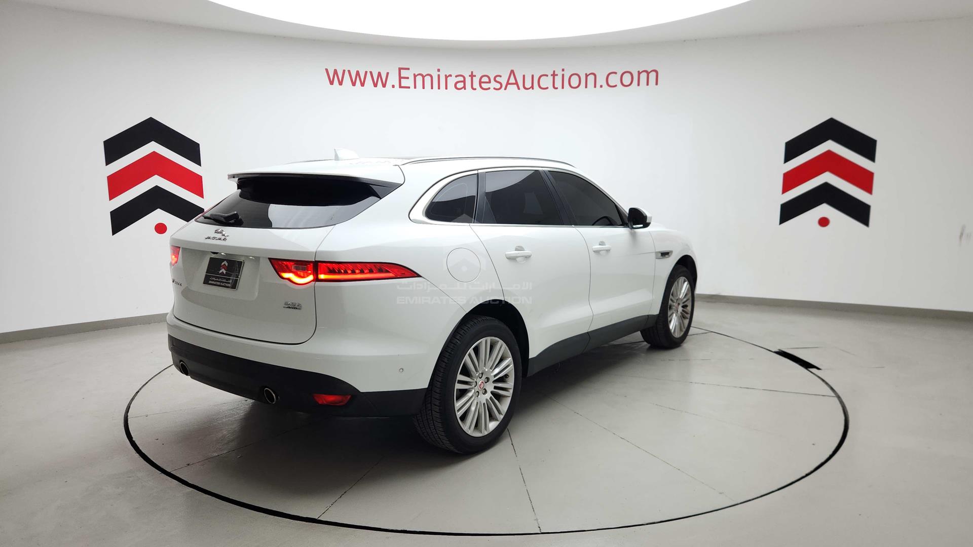 2017 JAGUAR F-PACE VIN: SADCA2BV7HA077179