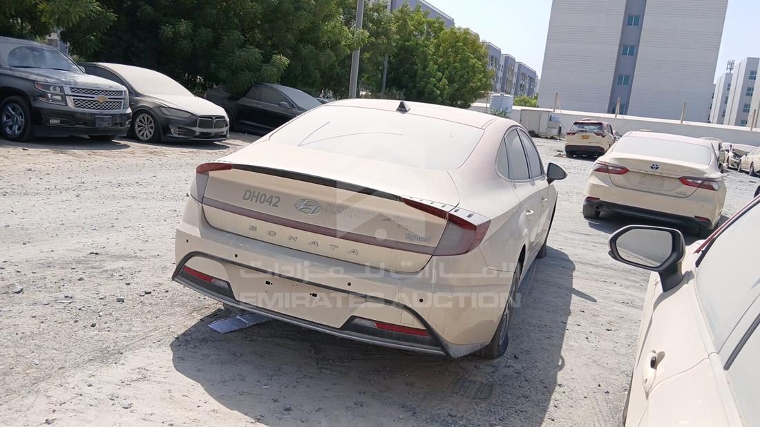 2021 Hyundai Sonata Hybrid — Rear Right Angle — Photo 9