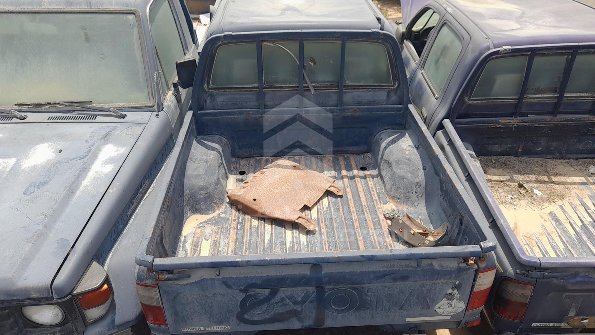 2001 TOYOTA HILUX VIN: JTFDE626810064352