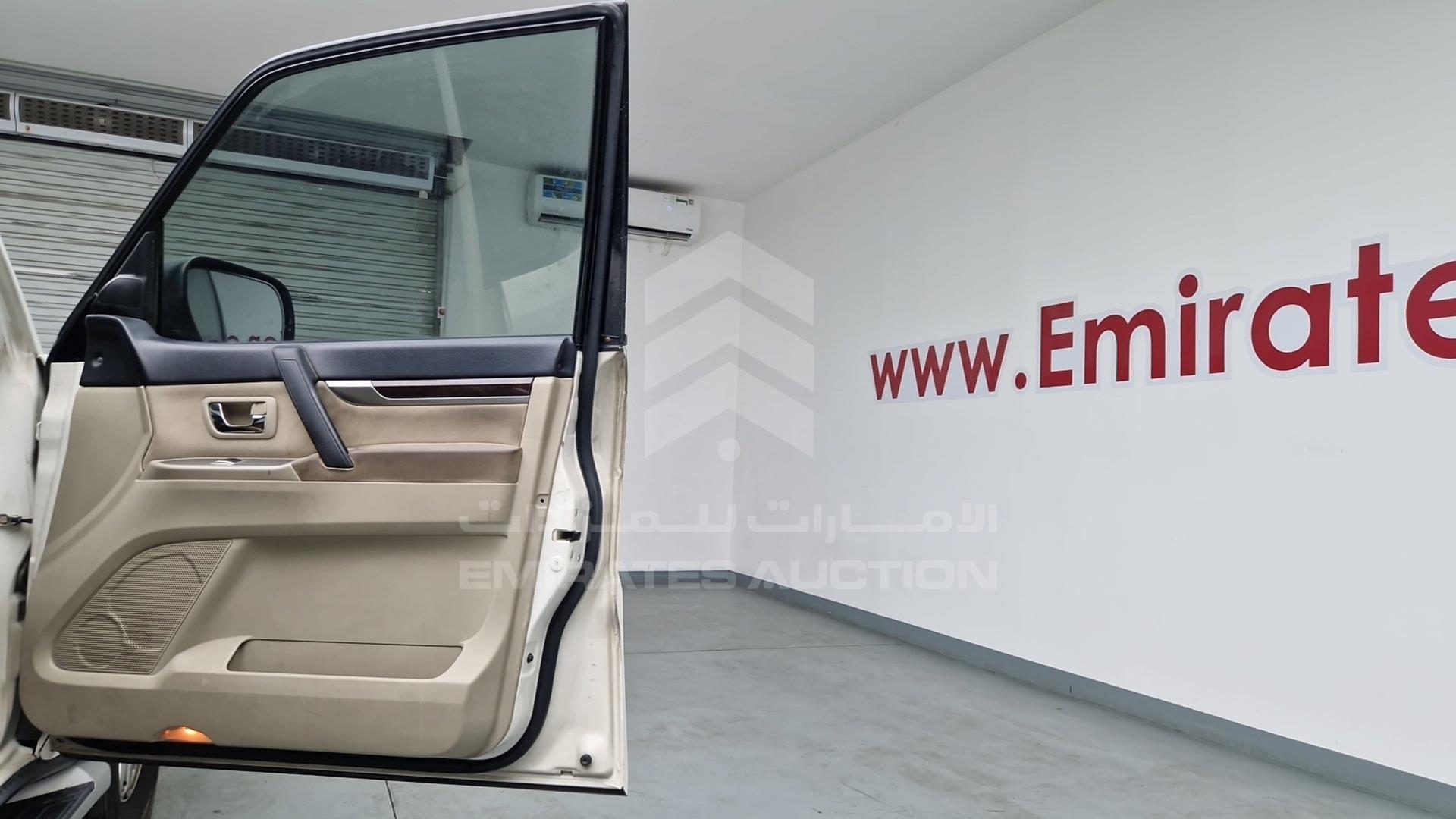 2011 MITSUBISHI PAJERO VIN: JMYLRV95WBJ708816