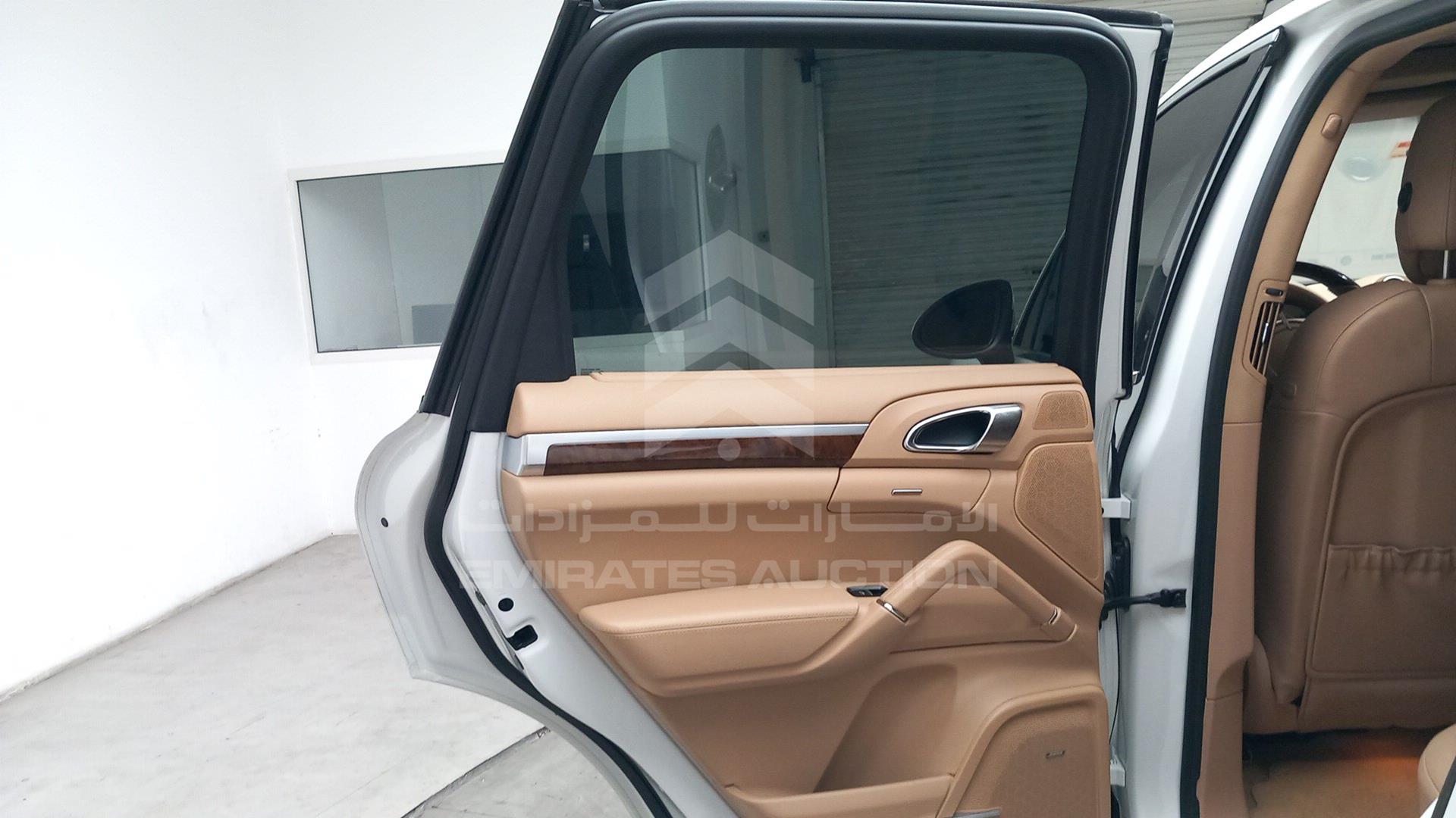 2013 PORSCHE CAYENNE VIN: WP1ZZZ92ZDLA83940