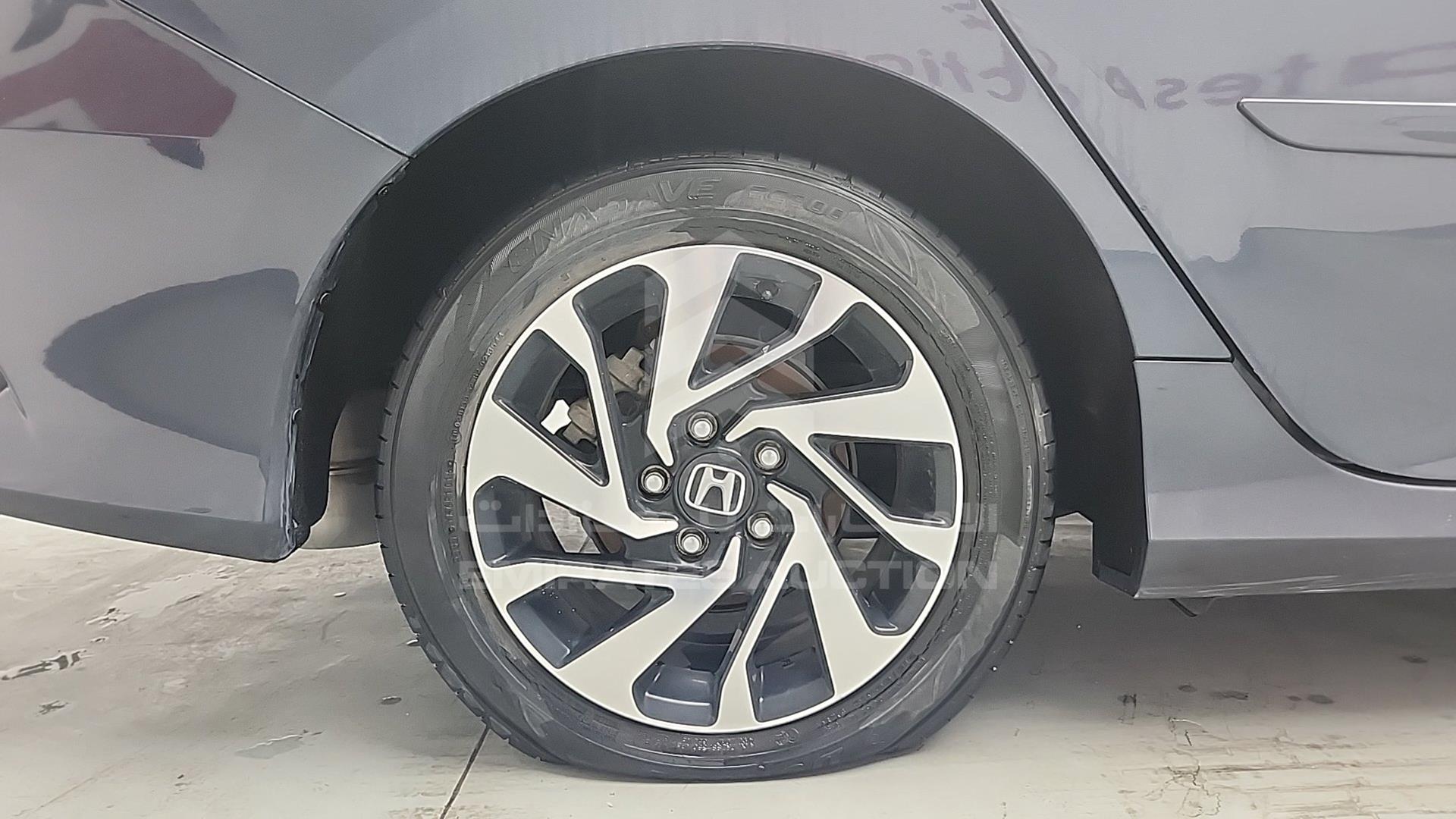 2017 HONDA CIVIC VIN: 19XFC2679HE450332