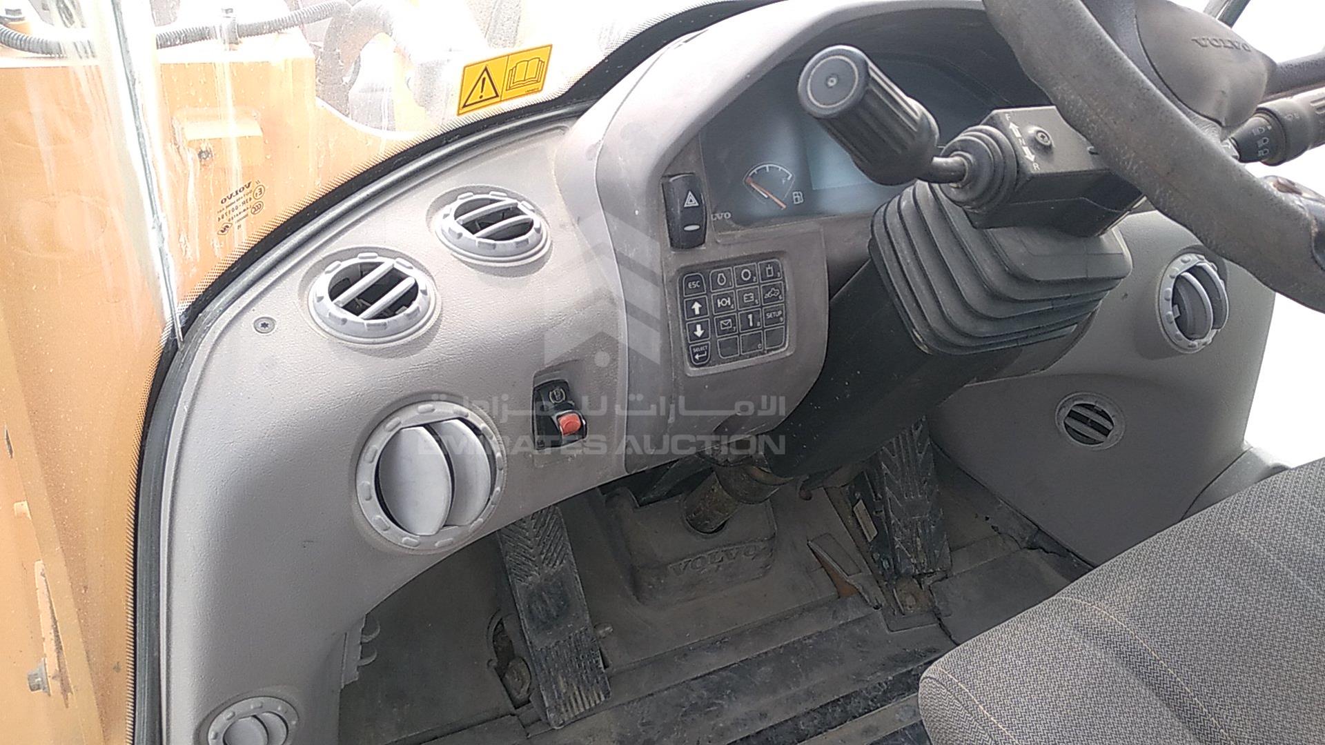 2013 VOLVO --- VIN: VCE0L105J00001158