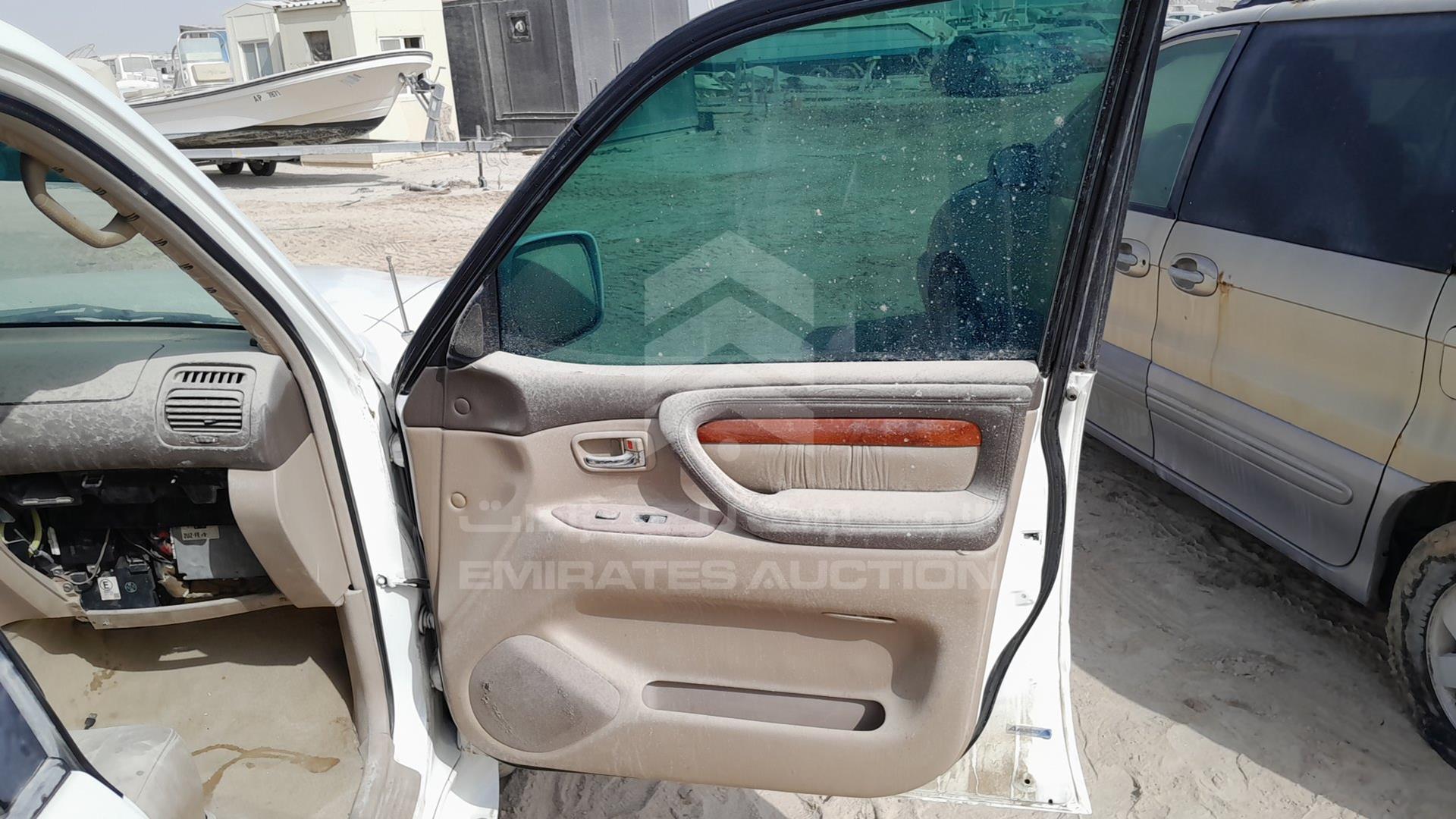 2000 LEXUS LX 470 VIN: JT6HT00W8Y0082013