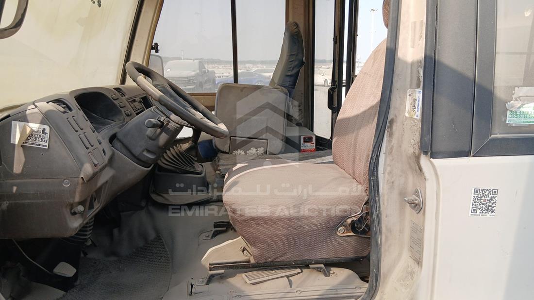 2006 Mitsubishi Rosa — Front Left Driver Seat View — Photo 13