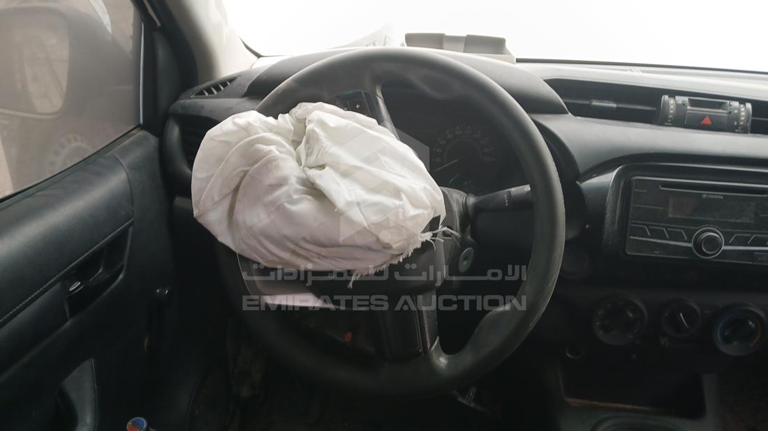 2019 Toyota Hilux — Steering & Mounted Controls — Photo 13