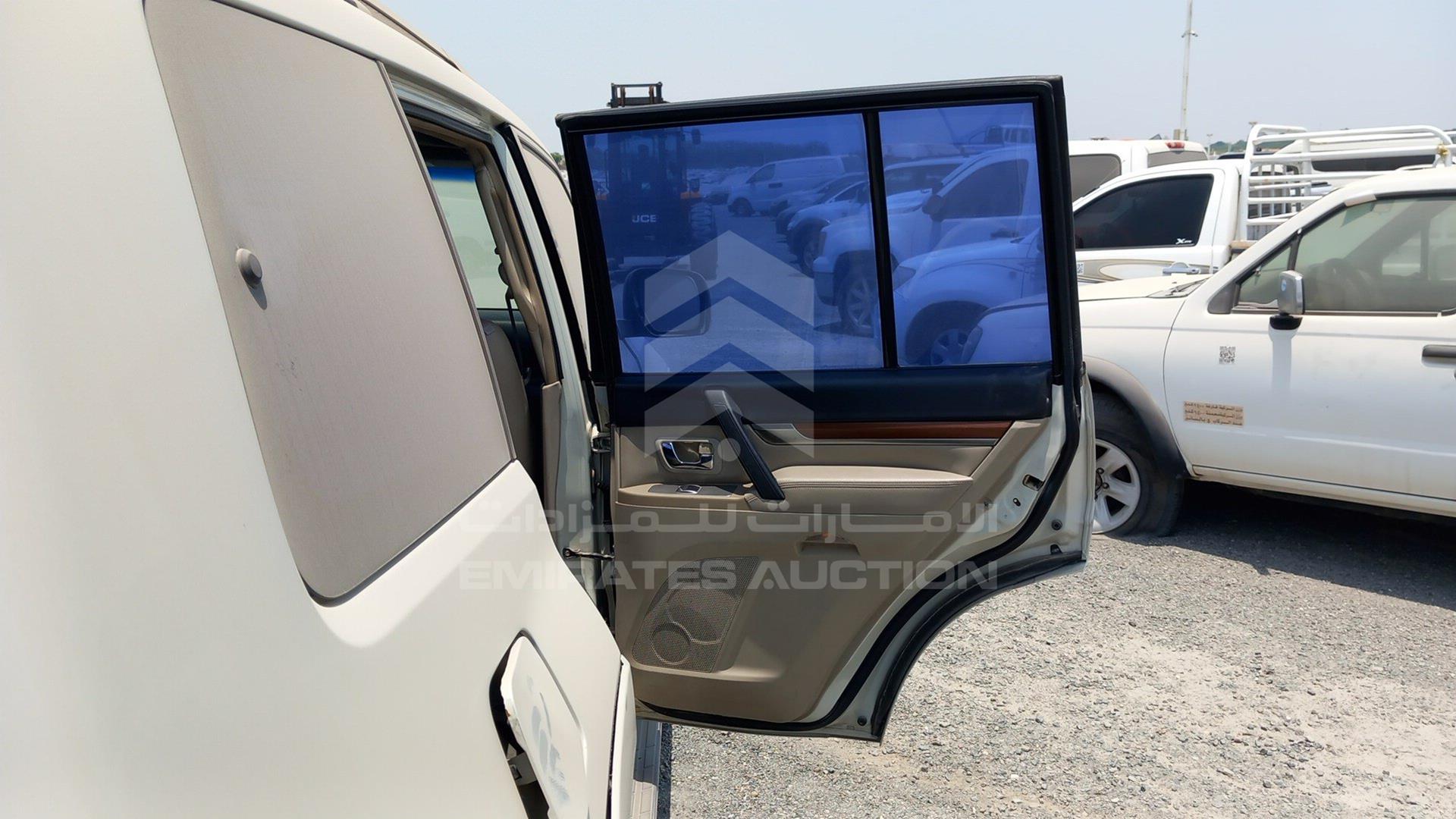 2008 MITSUBISHI PAJERO VIN: JMYLRV93W8J724284