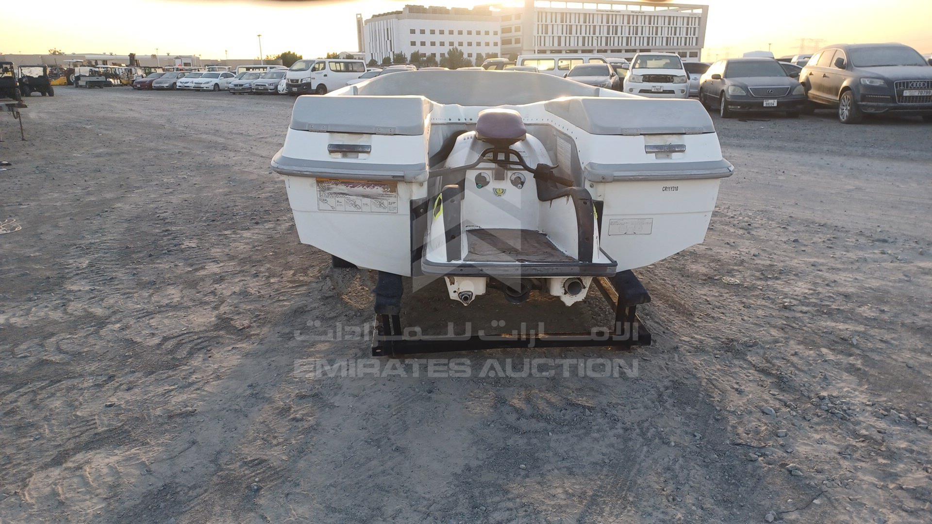 0 BOAT + TROLLEY --- VIN: CR11Y310