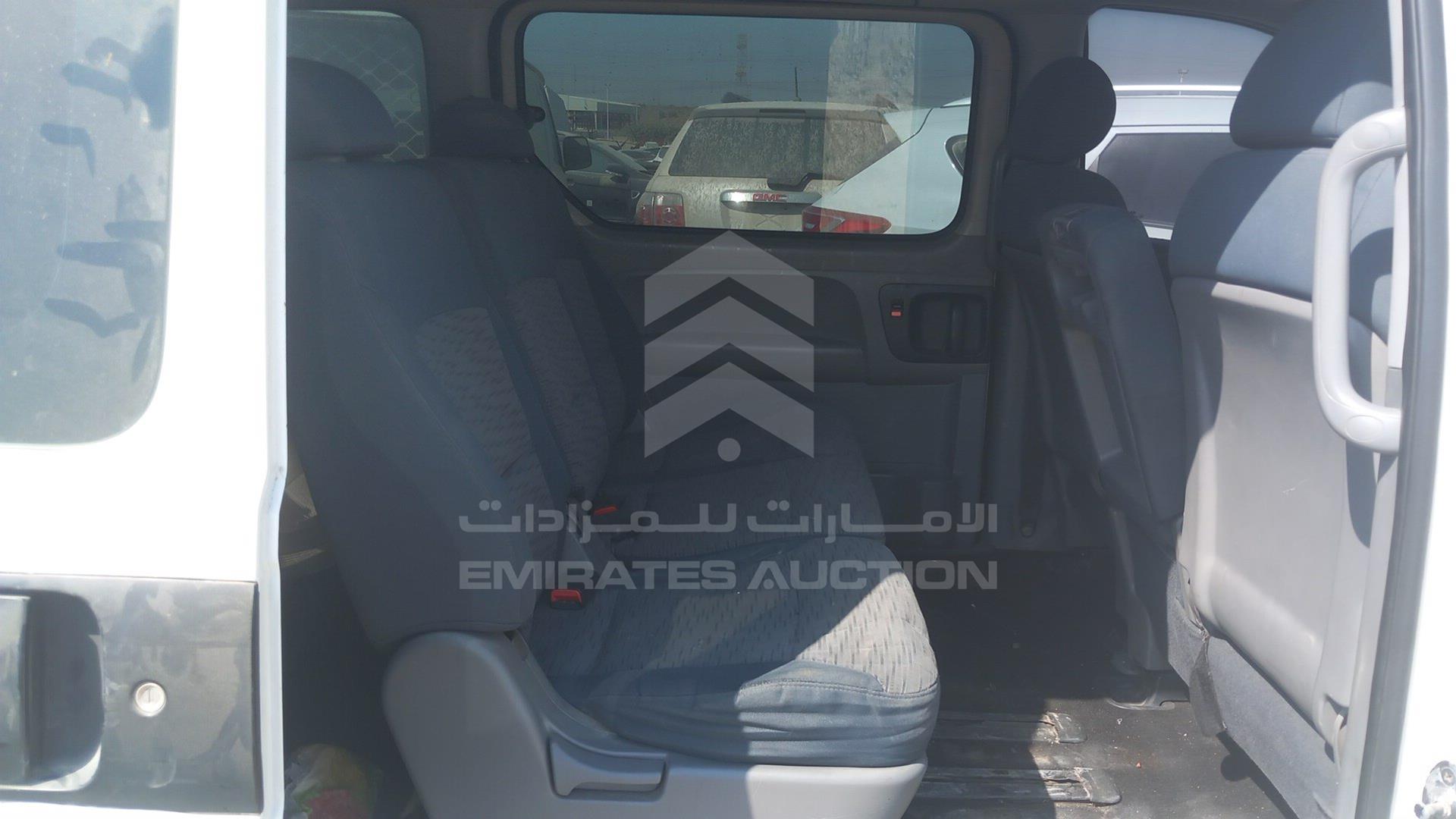 2015 HYUNDAI H1 VIN: KMHWG81R3FU643795
