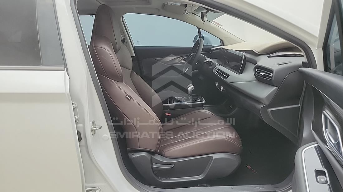 Manotti U5 2025 — زاوية الراكب الأمامي للمقعد — صورة 24