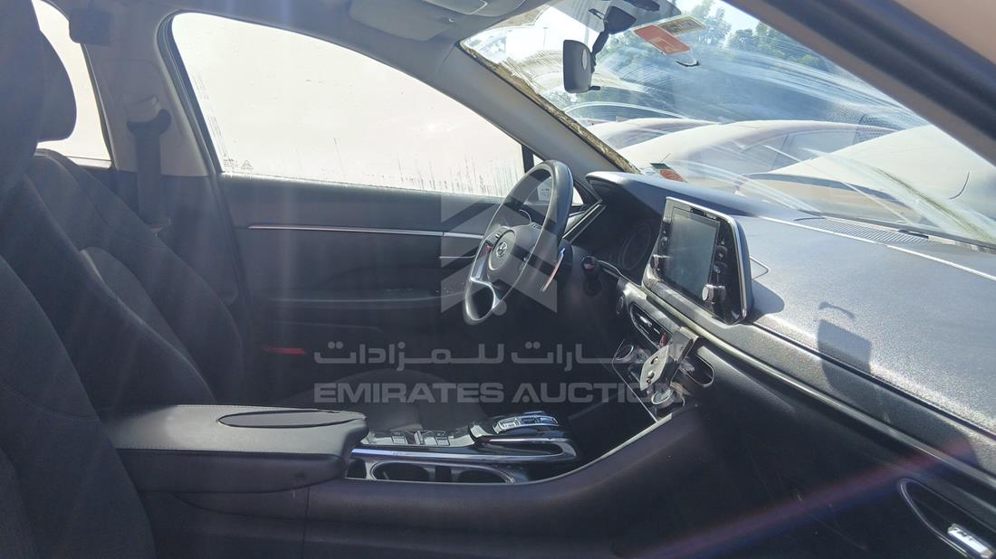 هيونداي سوناتا هجينة 2021 — زاوية الراكب الأمامي للمقعد — صورة 23