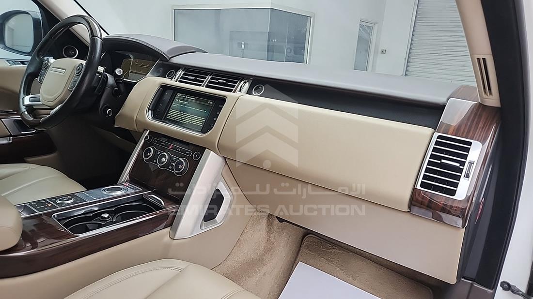 2016 Range Rover Vogue — Front Right Passenger Dashboard View — Photo 30