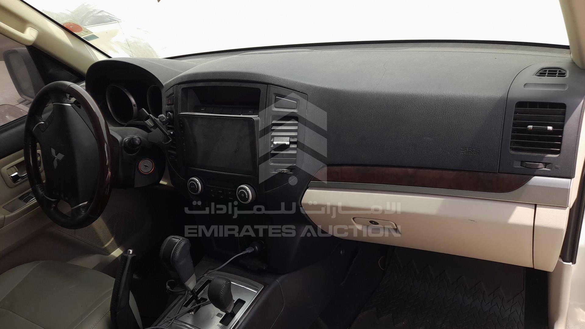 2010 MITSUBISHI PAJERO VIN: JMYLRV95WAJ711426