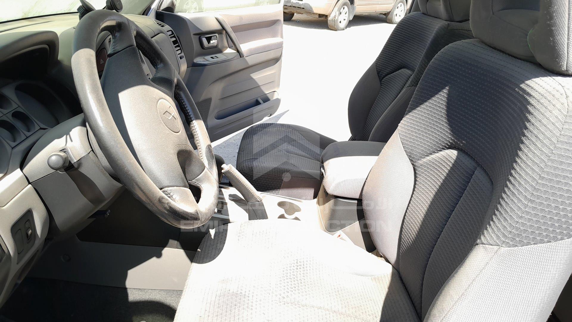 2006 MITSUBISHI PAJERO VIN: JMYMRV63W6J709529