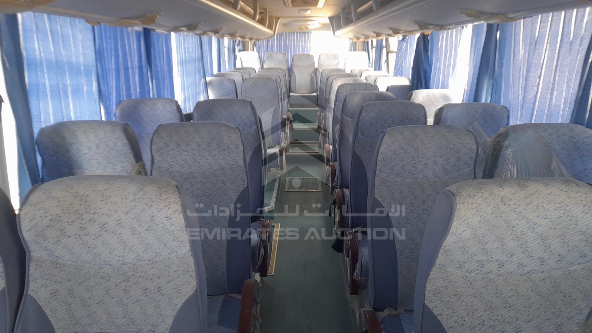 2010 BUS --- VIN: LGF6JR9W4AF123549