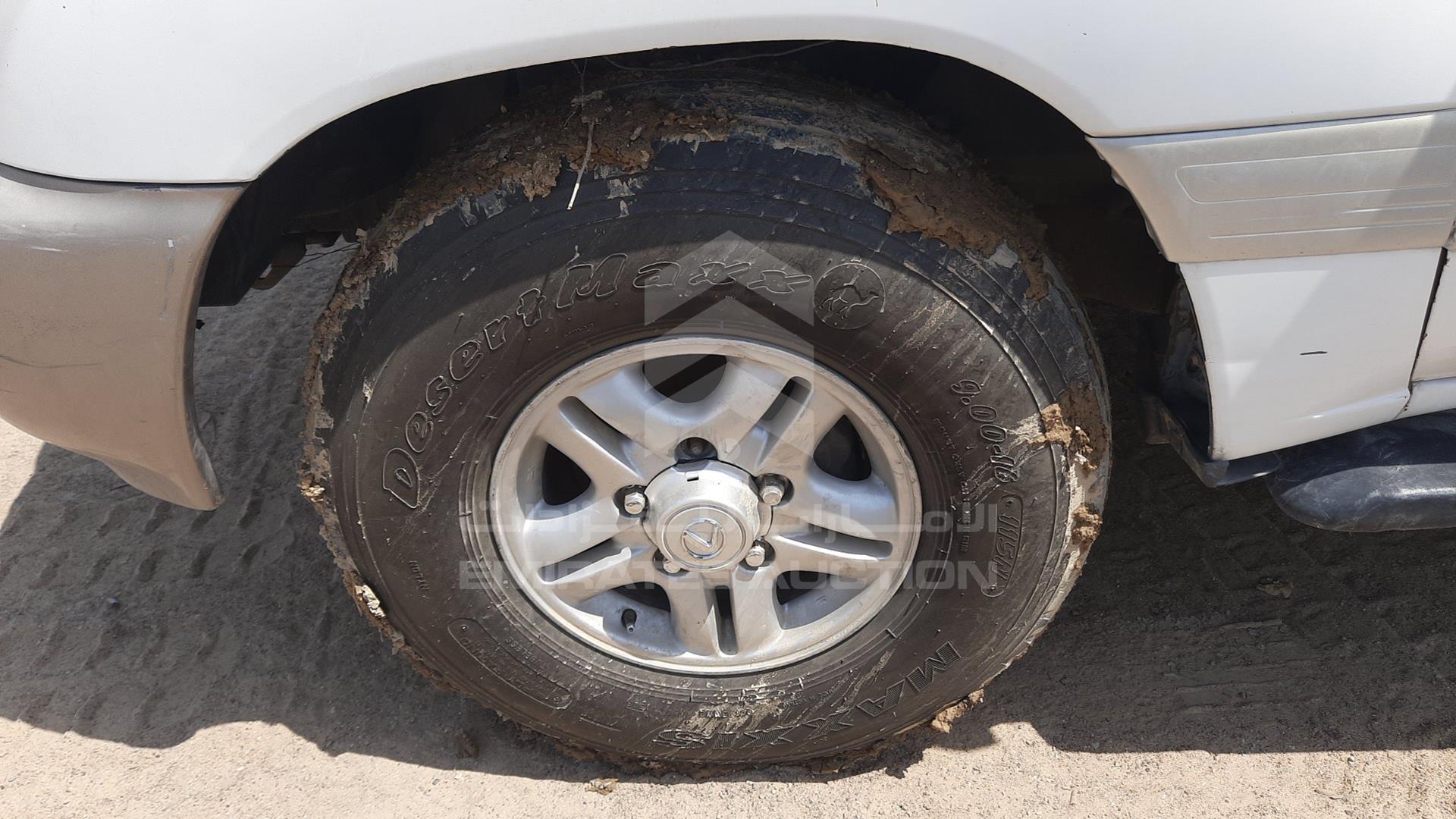 2002 TOYOTA LAND CRUISER VIN: JTEHT05J922027437