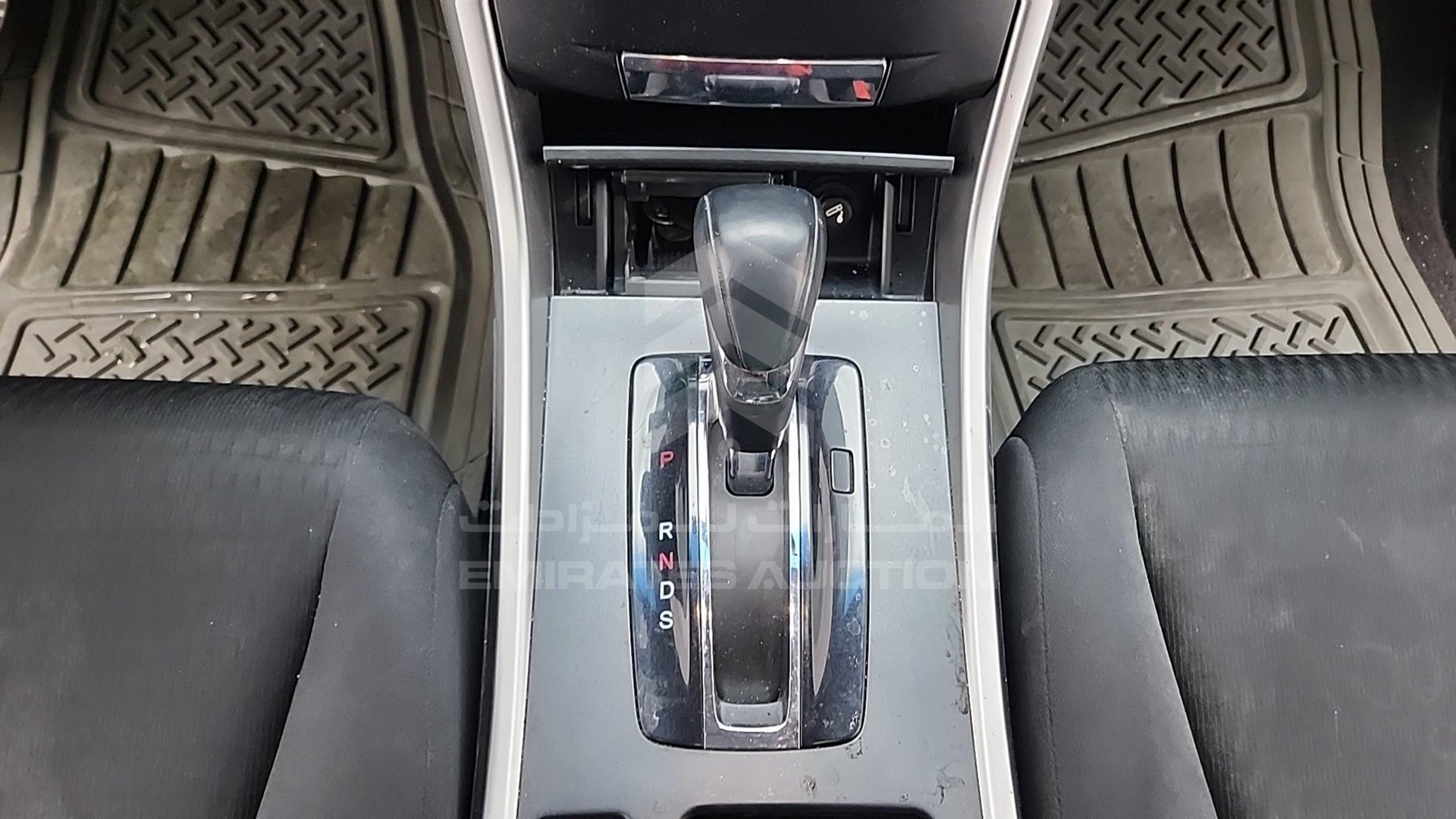 2016 HONDA ACCORD VIN: LUCCR2647G3413109
