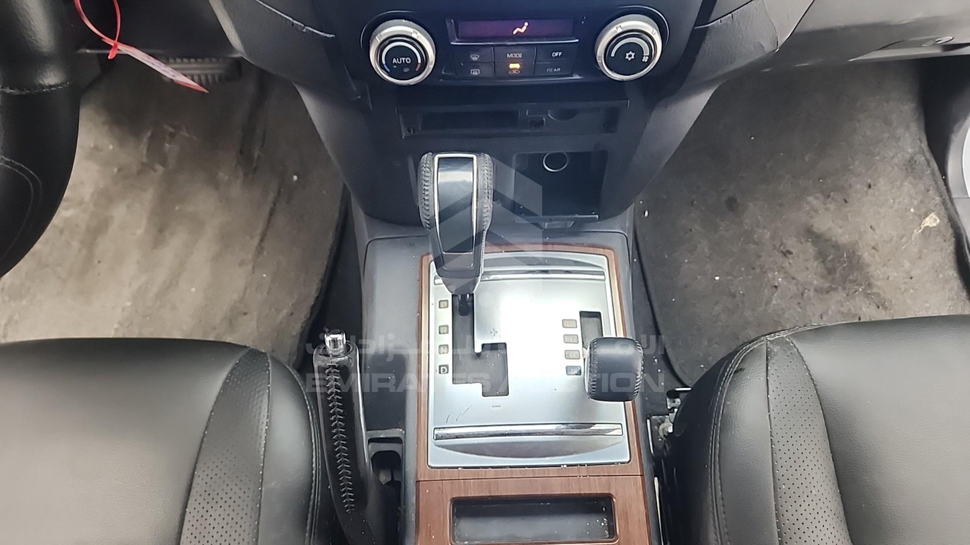 2008 MITSUBISHI PAJERO VIN: JMYLRV93W8J720356