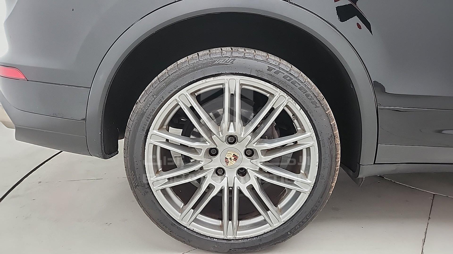 2016 PORSCHE CAYENNE VIN: WP1AA2A28GKA13573